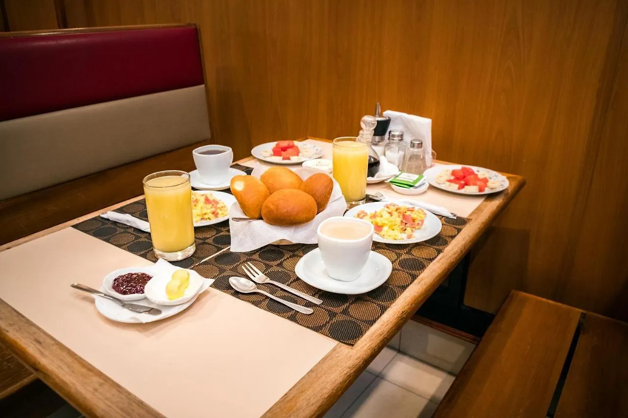 Hotel Mariscal Inn & Suite Κουένκα
